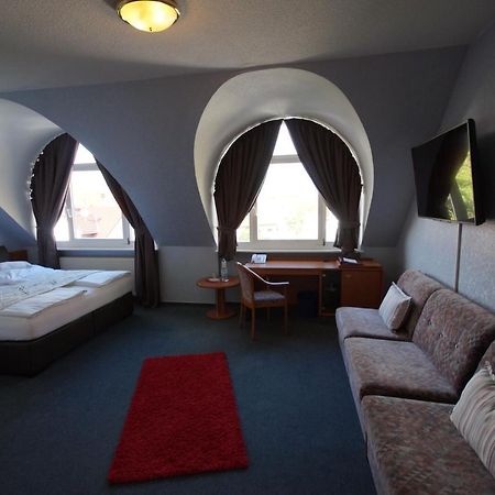 Hotel Bauschheimer Hof Рюссельхайм Экстерьер фото