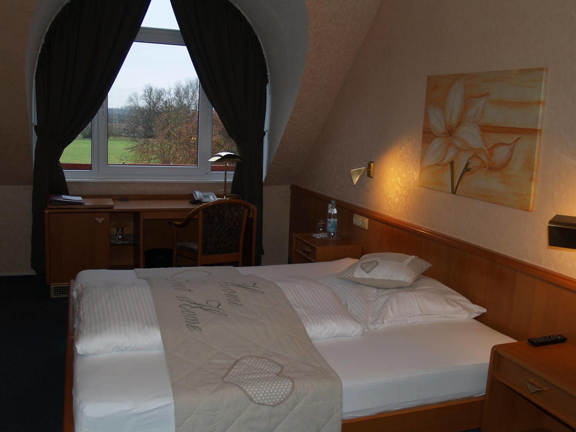 Hotel Bauschheimer Hof Рюссельхайм Экстерьер фото