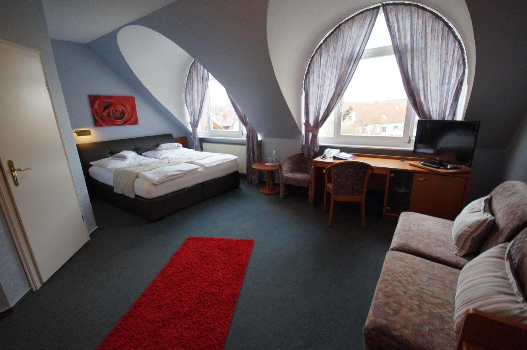Hotel Bauschheimer Hof Рюссельхайм Экстерьер фото