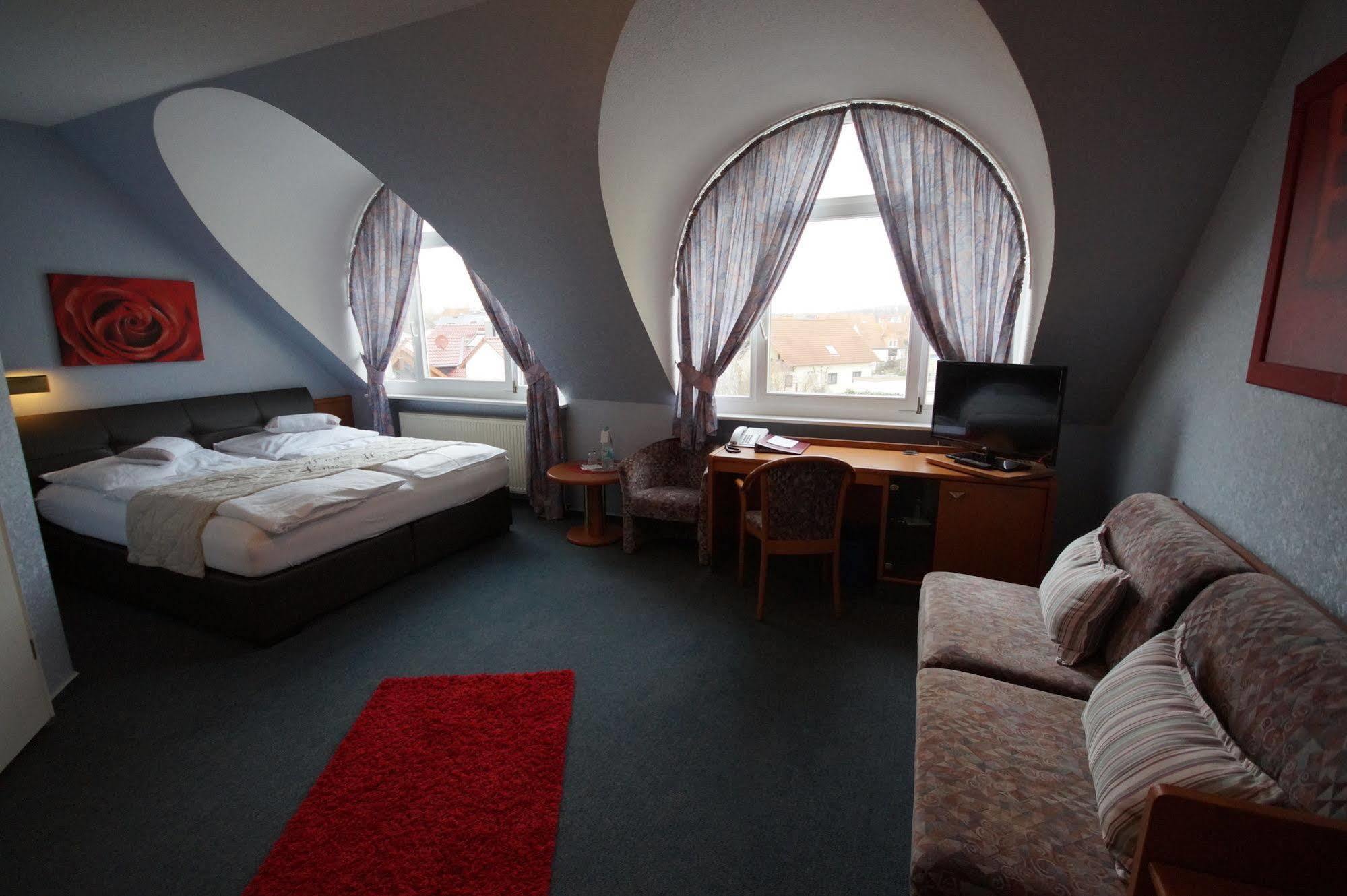 Hotel Bauschheimer Hof Рюссельхайм Экстерьер фото